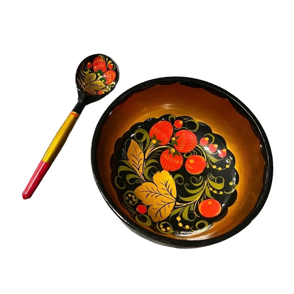 Vintage Russian Folk Art Lacquered Bowl and Spoon Strawberries - Picture 2 of 6